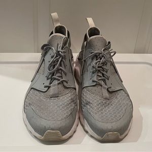 Gently Worn, Men’s Huraches